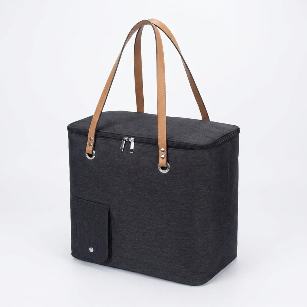 Sac isotherme plage et pique-nique - photo e-commerce fond blanc
